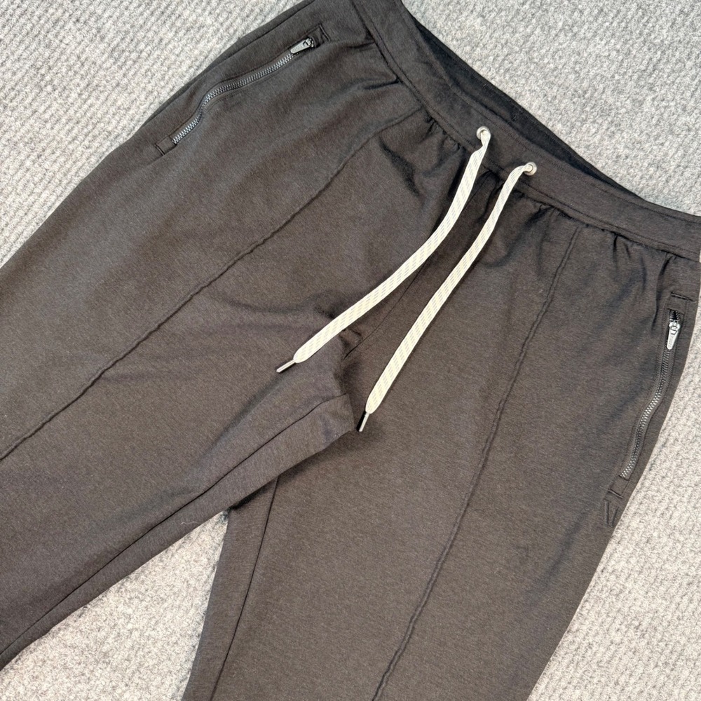 Vuori Transit Jogger Mens Medium Black Performance Pants V472 Pintuck Ankle Zip